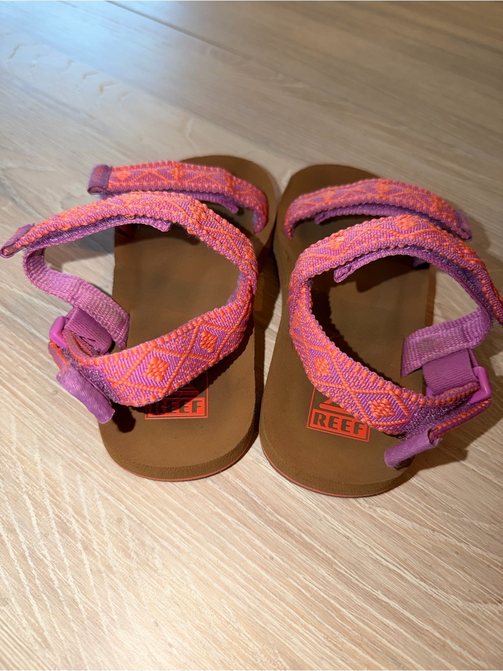 Reef Kids 11/12 Pink and Orange Patterned Strap Sandals - Picture 2 of 6
